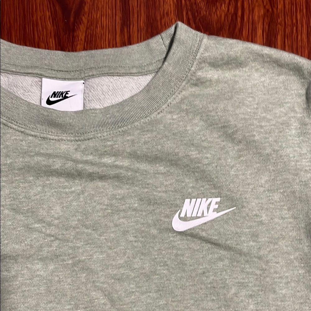 Nike Mint Green Crewneck - Picture 3 of 6